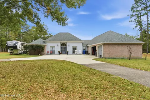 115 Oak Allee Dr, Picayune, MS 39466