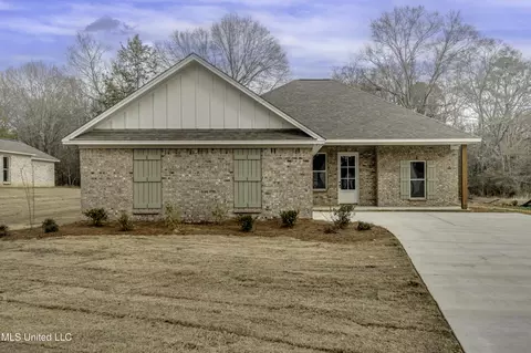 105 Jasmine Cove Dr, Brandon, MS 39042