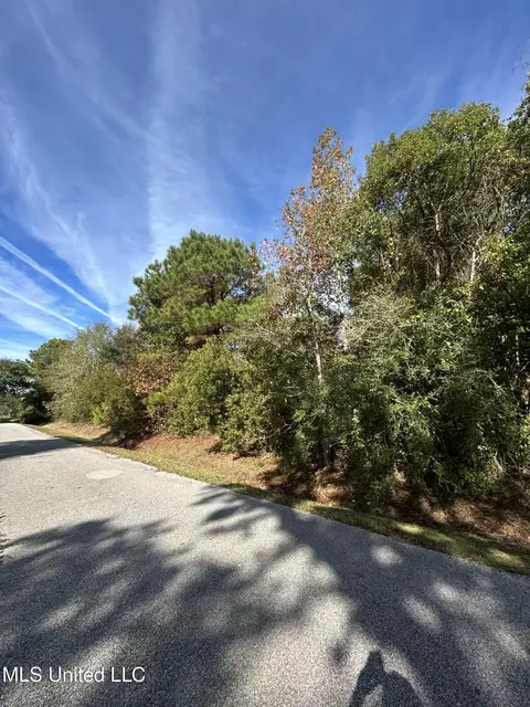 208 3rd St, Waveland, MS 39576