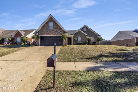 8334 Manhatten Dr, Southaven, MS 38671
