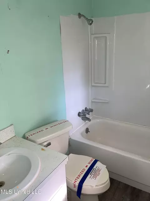 Bath - 983 Branch St, Jackson, MS 39212 photo 1 of 2