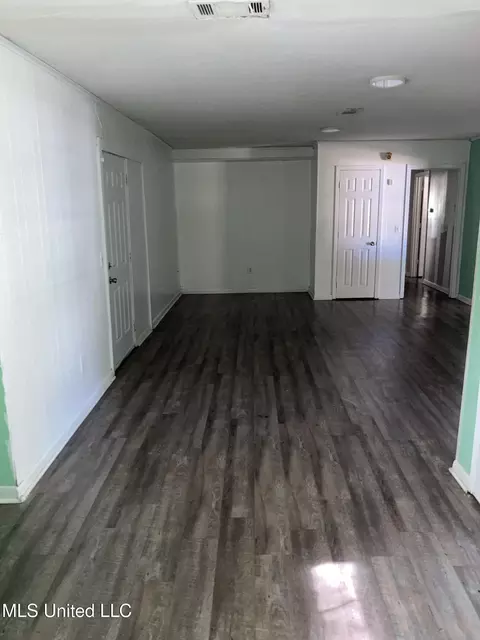 Living - 983 Branch St, Jackson, MS 39212 photo 1 of 1