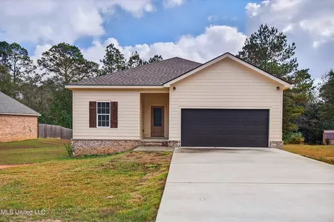 19452 Stewart St, Saucier, MS 39574