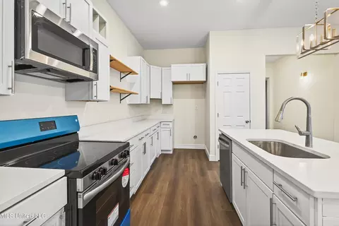 Kitchen - 19452 Stewart St, Saucier, MS 39574 photo 3 of 5