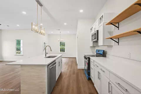 Kitchen - 19452 Stewart St, Saucier, MS 39574 photo 4 of 5