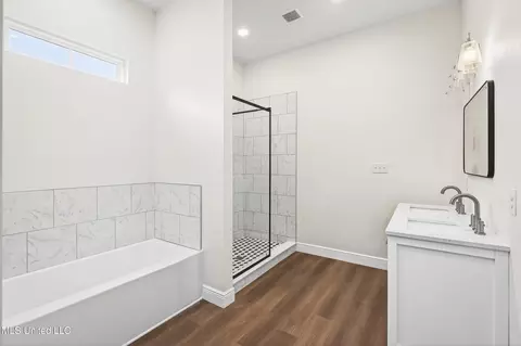 Bath - 19452 Stewart St, Saucier, MS 39574 photo 1 of 5