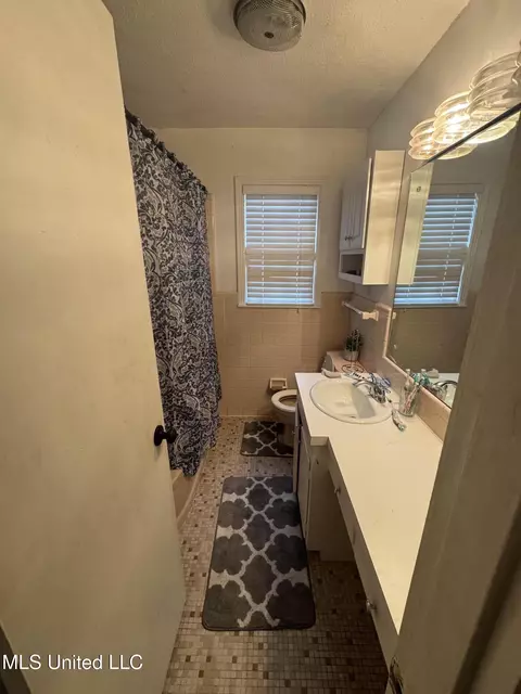 Bath - 5253 Wayneland Dr, Jackson, MS 39211 photo 1 of 1