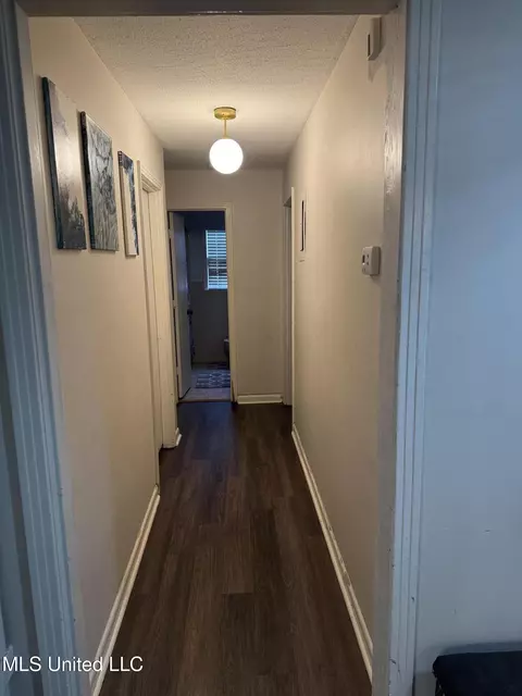 Entry Way - 5253 Wayneland Dr, Jackson, MS 39211 photo 2 of 3