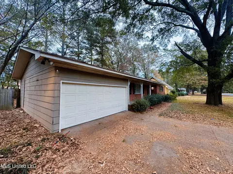 Exterior - 5253 Wayneland Dr, Jackson, MS 39211 photo 2 of 5
