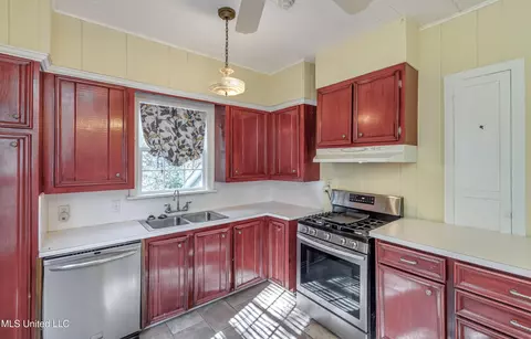 Kitchen - 1505 Myrtle St, Jackson, MS 39202 photo 4 of 4