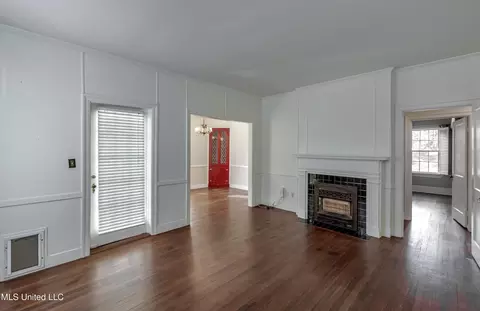 Living - 1505 Myrtle St, Jackson, MS 39202 photo 2 of 2