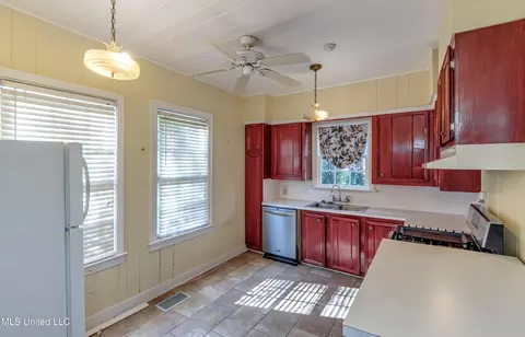 Kitchen - 1505 Myrtle St, Jackson, MS 39202 photo 1 of 4