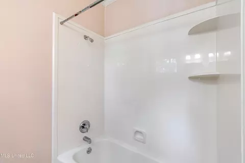 Bath - 1505 Myrtle St, Jackson, MS 39202 photo 3 of 3