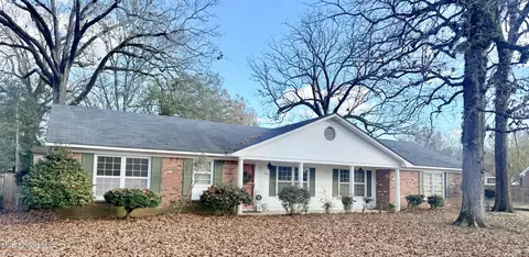 300 Oak Grove Dr, Grenada, MS 38901 photo 1