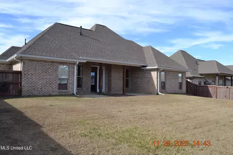 Exterior - 529 E Park St, Canton, MS 39046 photo 3 of 9