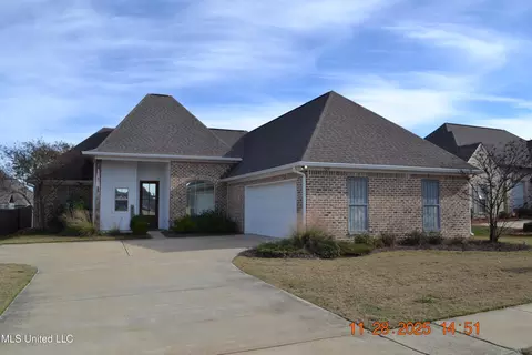 529 E Park St, Canton, MS 39046