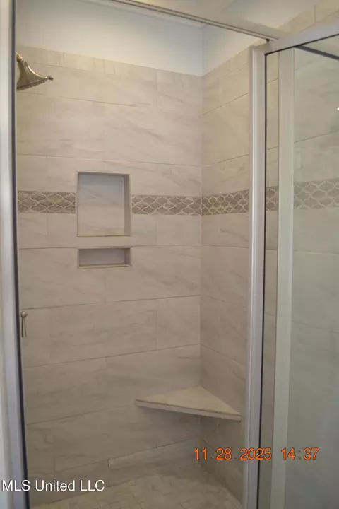 Bath - 529 E Park St, Canton, MS 39046 photo 4 of 5
