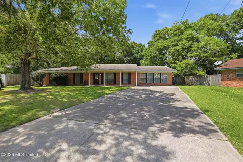 4221 Londontown Rd, Pascagoula, MS 39581
