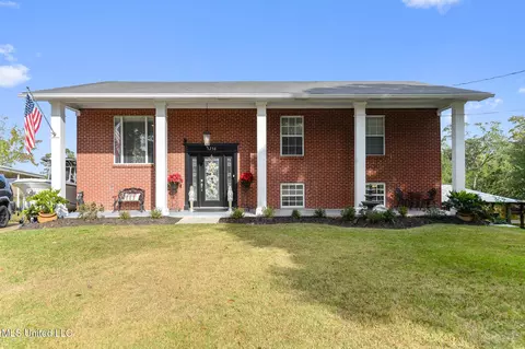 5236 N Shore Cir, Moss Point, MS 39563