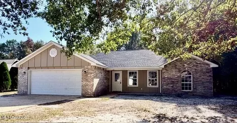 9217 Seahorse Ave, Ocean Springs, MS 39564
