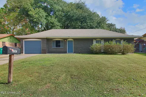5707 Eastwood Dr, Moss Point, MS 39563