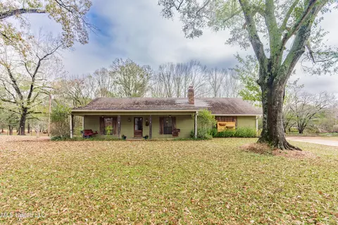 1104 N Chapel Hill Rd, Raymond, MS 39154
