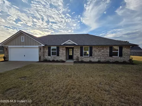 106 Red Bird Cv, Senatobia, MS 38668