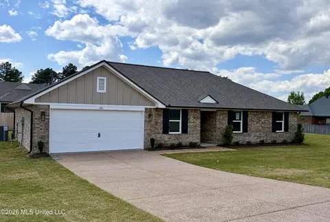 106 Red Bird Cv, Senatobia, MS 38668