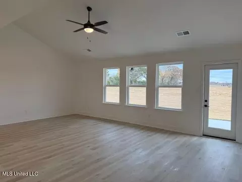 104 Red Bird Cv, Senatobia, MS 38668