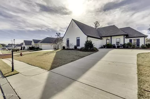 209 Herons Bay Cir, Madison, MS 39110 photo 2