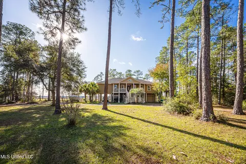 6301 Mary Mahoney Dr, Ocean Springs, MS 39564