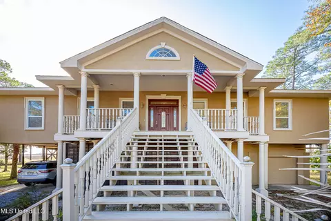 6301 Mary Mahoney Dr, Ocean Springs, MS 39564