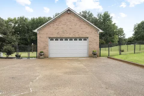 3315 E Plum Point Dr, Olive Branch, MS 38654 photo 6