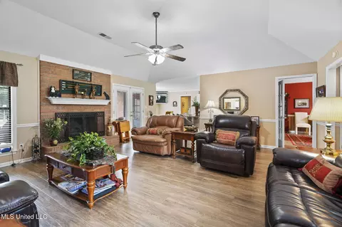 3315 E Plum Point Dr, Olive Branch, MS 38654 photo 10