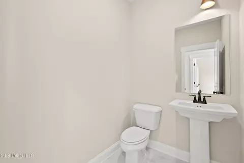 Bath - 705 Bolivar Dr, Nesbit, MS 38651 photo 2 of 3