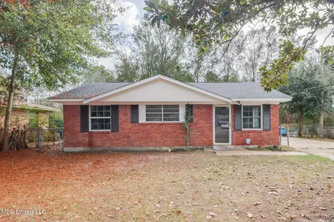 74 Holly Cir, Gulfport, MS 39501