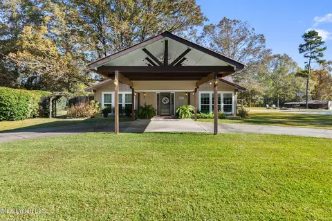 328 Rault Dr, Lumberton, MS 39455