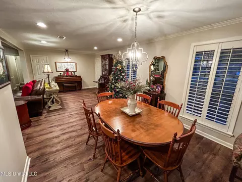 Dining - 252 Woodgate Ln, Brandon, MS 39042 photo 2 of 3