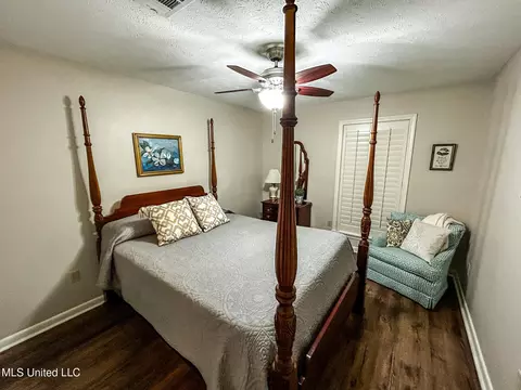 Bedroom - 252 Woodgate Ln, Brandon, MS 39042 photo 2 of 3