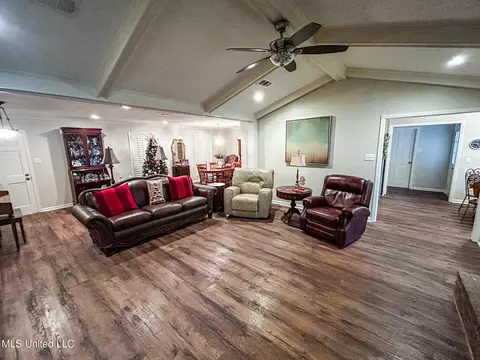 Living - 252 Woodgate Ln, Brandon, MS 39042 photo 4 of 4