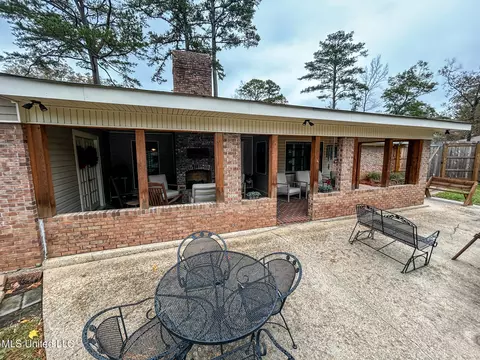 Exterior - 252 Woodgate Ln, Brandon, MS 39042 photo 12 of 13