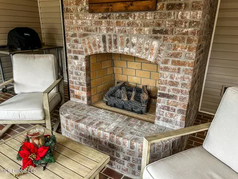 Exterior - 252 Woodgate Ln, Brandon, MS 39042 photo 7 of 13