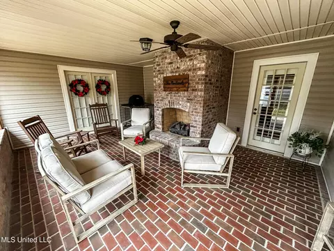 Exterior - 252 Woodgate Ln, Brandon, MS 39042 photo 6 of 13