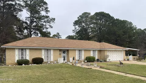 910 Watkins Pl, Jackson, MS 39206