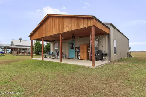 232 Bungalow Ln, Tchula, MS 39169