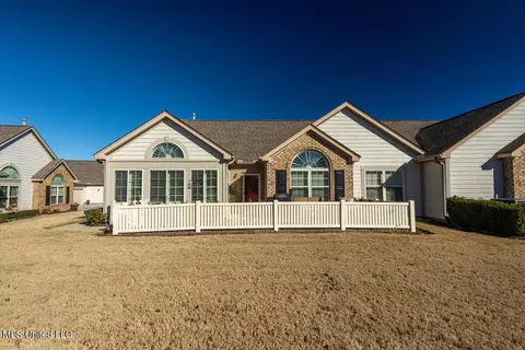 8729 Parkview Oaks Cir, Olive Branch, MS 38654
