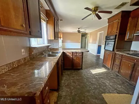 4867 Rosehaven Dr, Jackson, MS 39209 photo 2