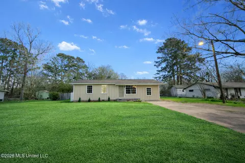 352 Beverly Cir, Crystal Springs, MS 39059