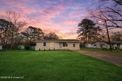 352 Beverly Cir, Crystal Springs, MS 39059