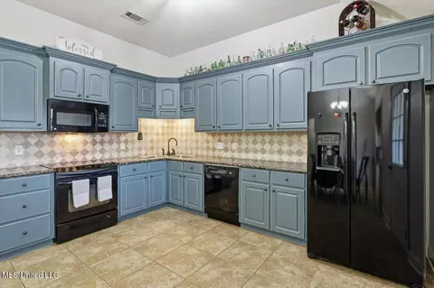 Kitchen - 172 Memory Ln, Madison, MS 39110 photo 2 of 2